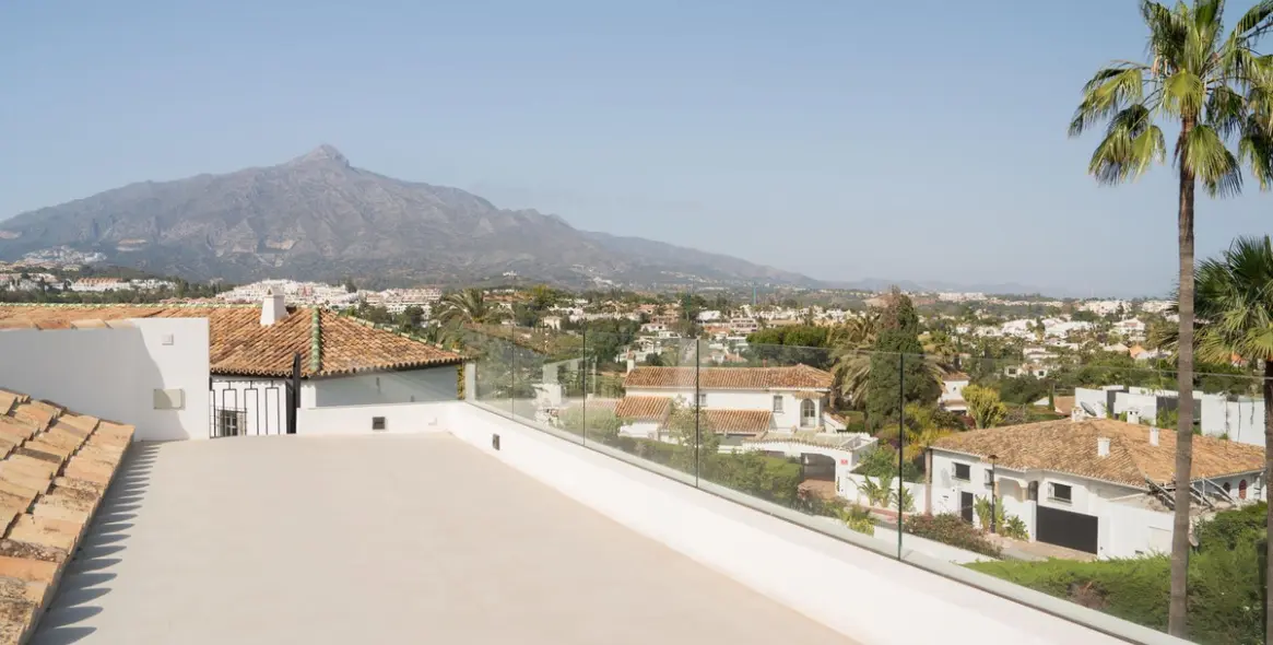 Short-term rent of detached villa in Nueva Andalucía 43