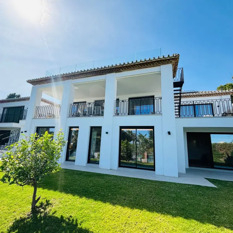 Short-term rent of detached villa in Nueva Andalucía