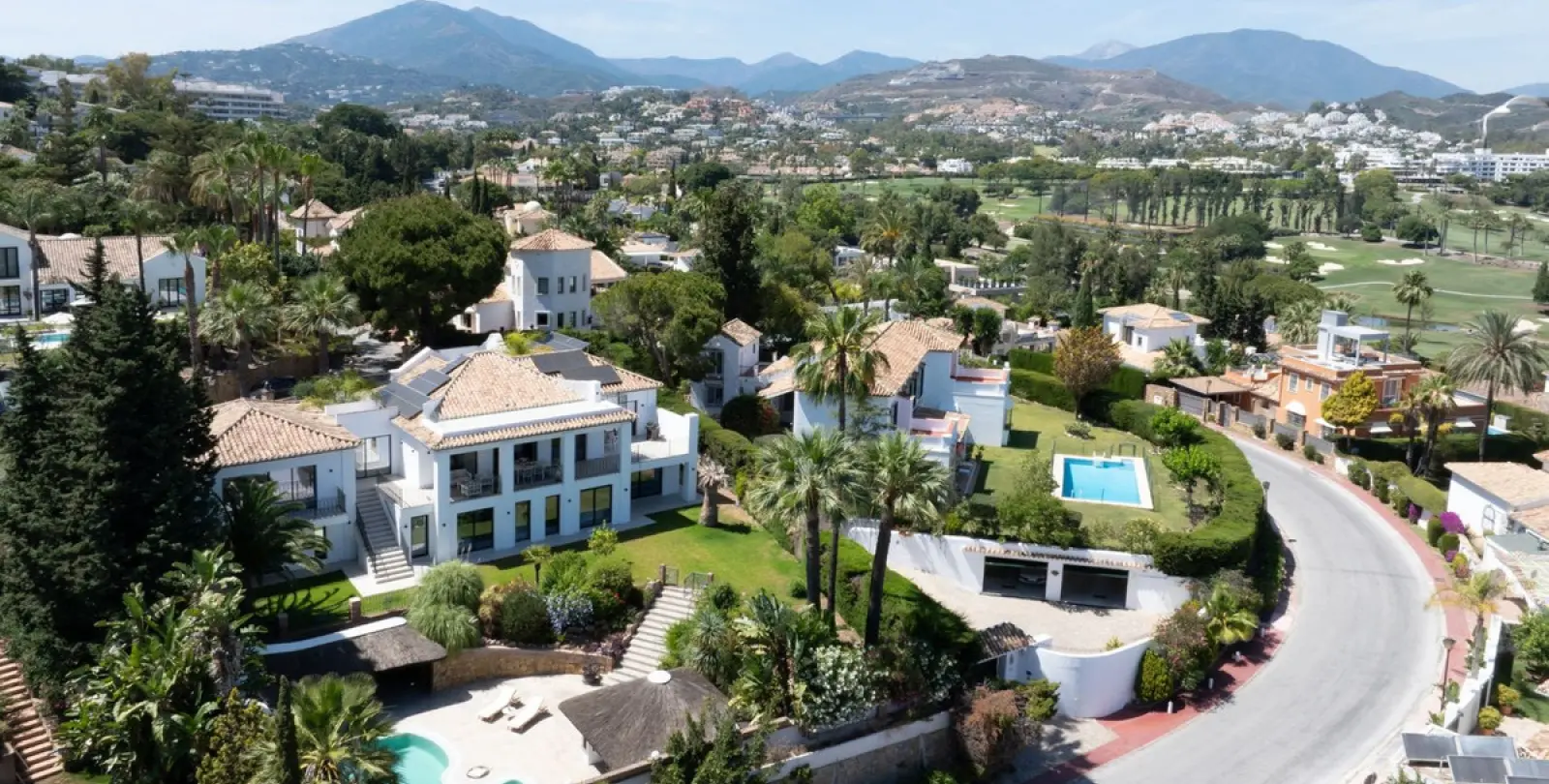 Short-term rent of detached villa in Nueva Andalucía 23