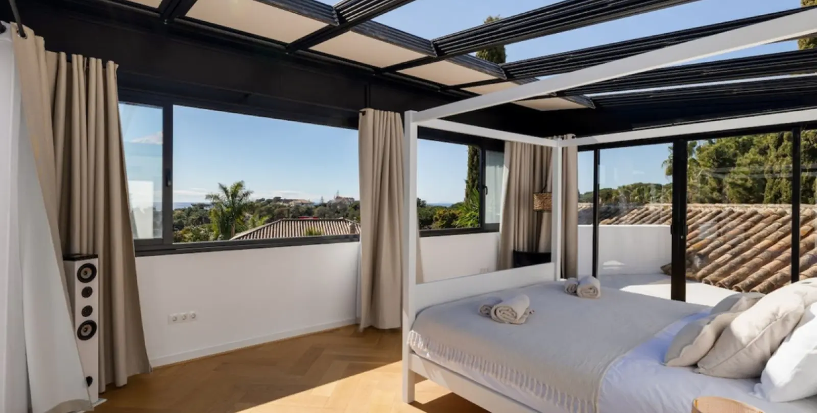 Short-term rent of detached villa in Las Chapas 14