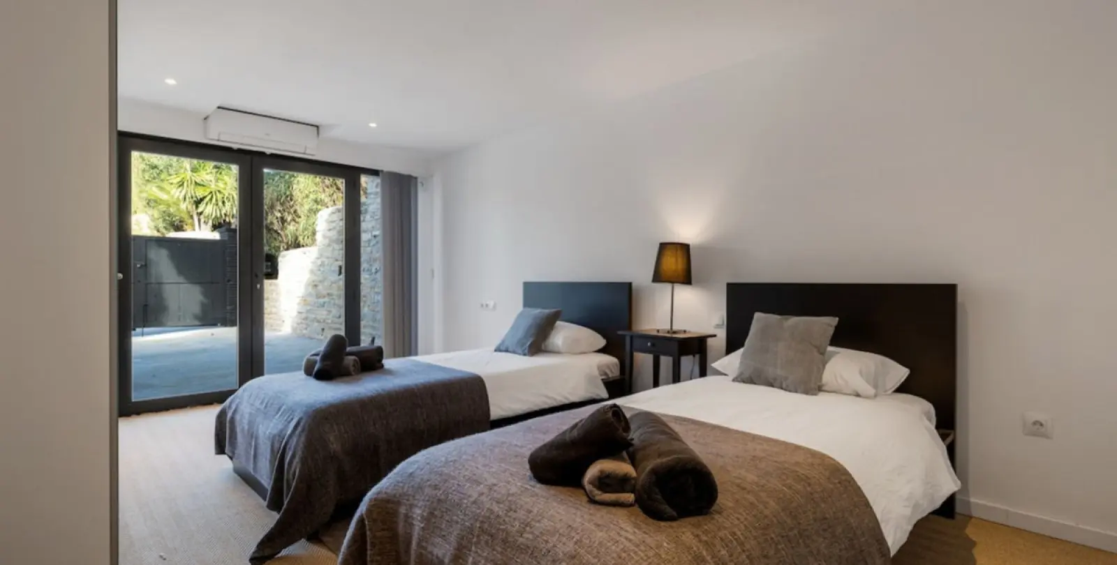 Short-term rent of detached villa in Las Chapas 25