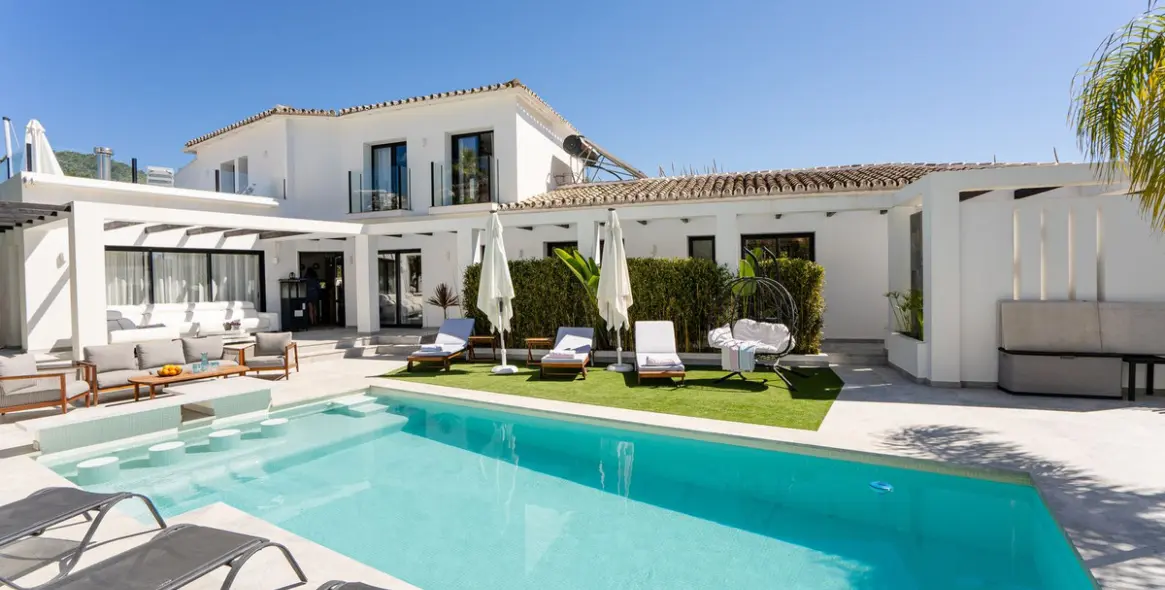 Short-term rent of detached villa in Puerto Banús 1