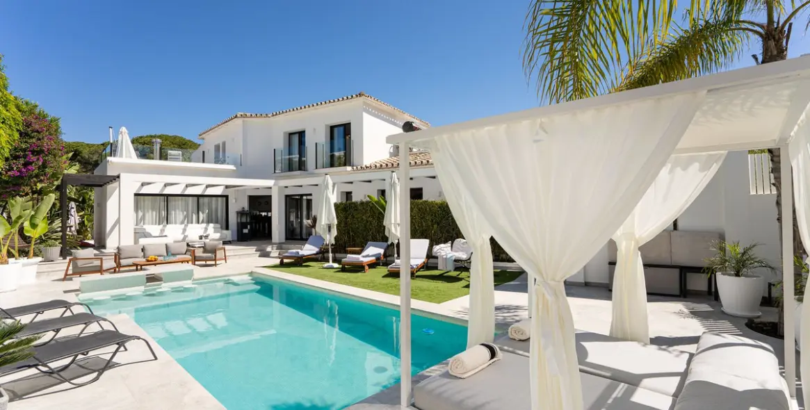 Short-term rent of detached villa in Puerto Banús 36