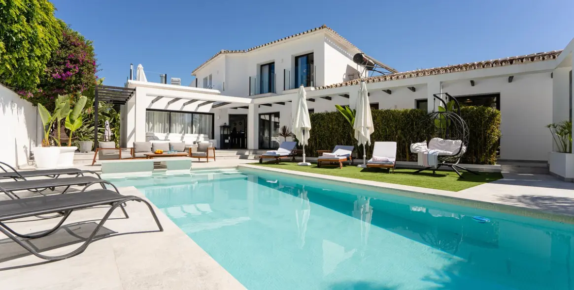 Short-term rent of detached villa in Puerto Banús 37
