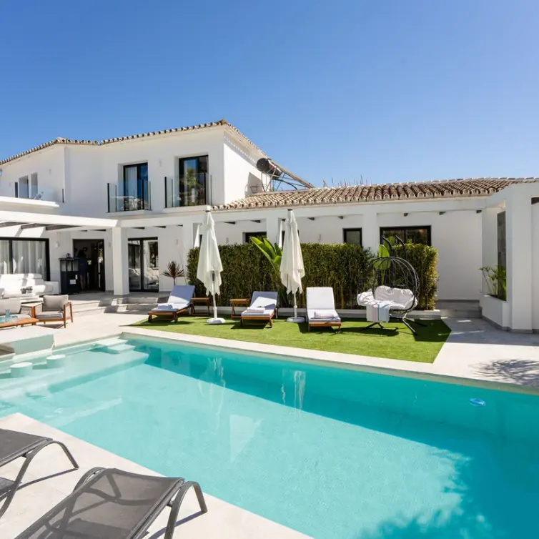 Short-term rent of detached villa in Puerto Banús