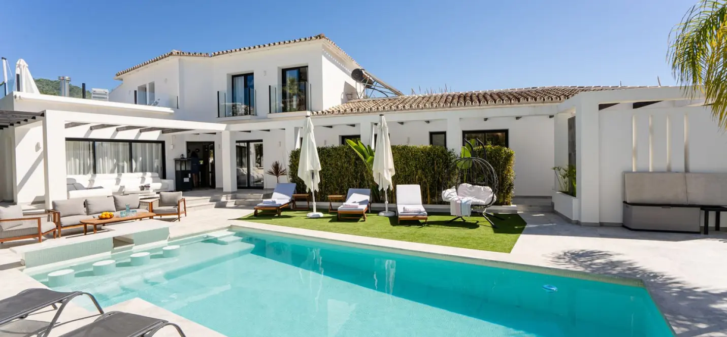 Short-term rent of detached villa in Puerto Banús 0