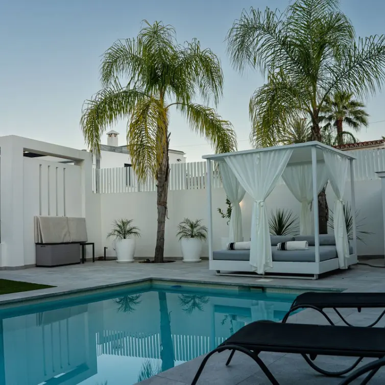 Short-term rent of detached villa in Puerto Banús