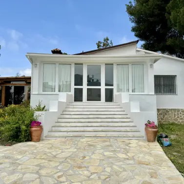 Краткосрочная аренда  отдельно стоящей виллы в The Golden Mile