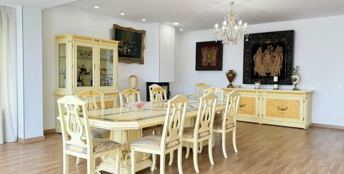 Short-term rent of detached villa in The Golden Mile 9