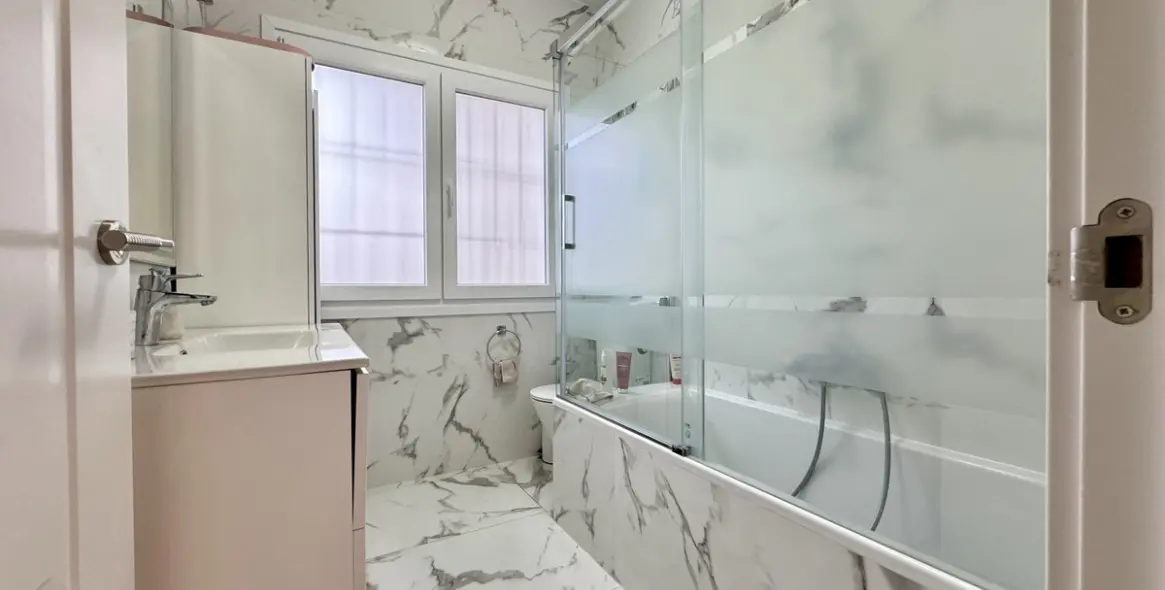 Short-term rent of detached villa in The Golden Mile 13