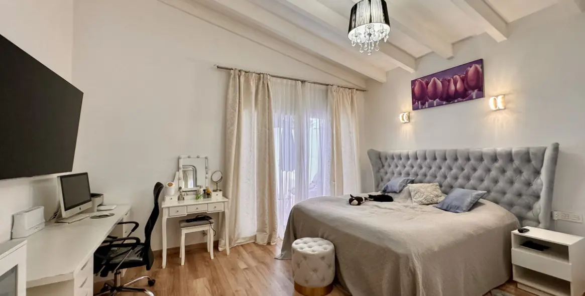 Short-term rent of detached villa in The Golden Mile 18