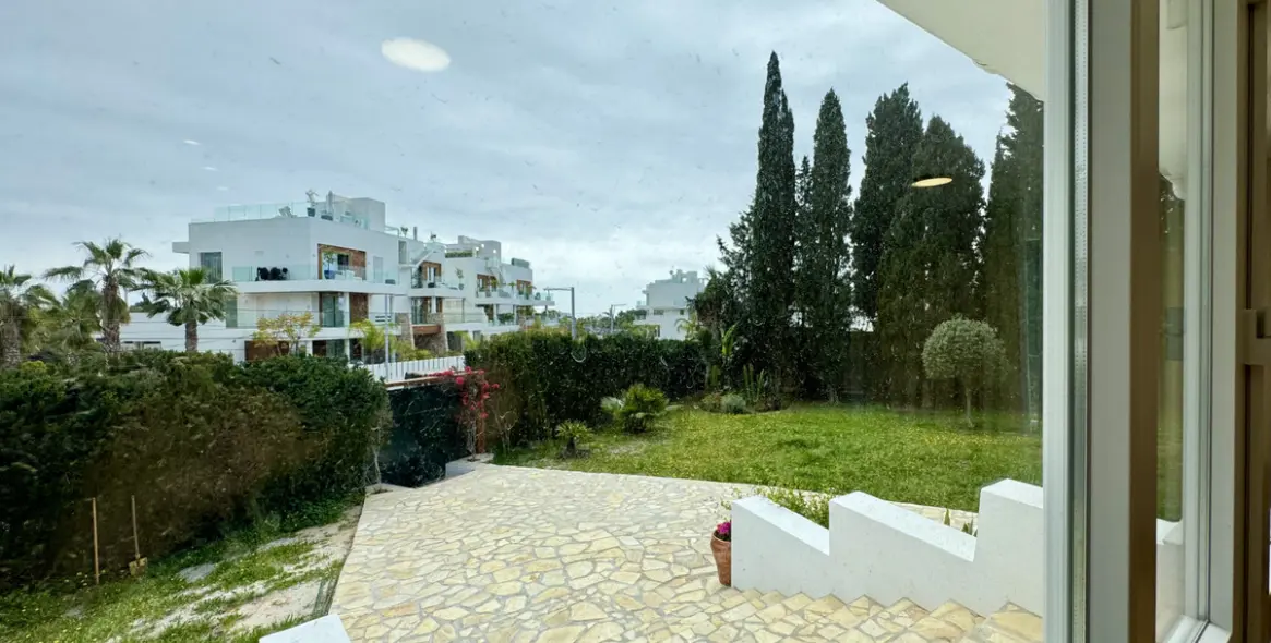 Short-term rent of detached villa in The Golden Mile 20