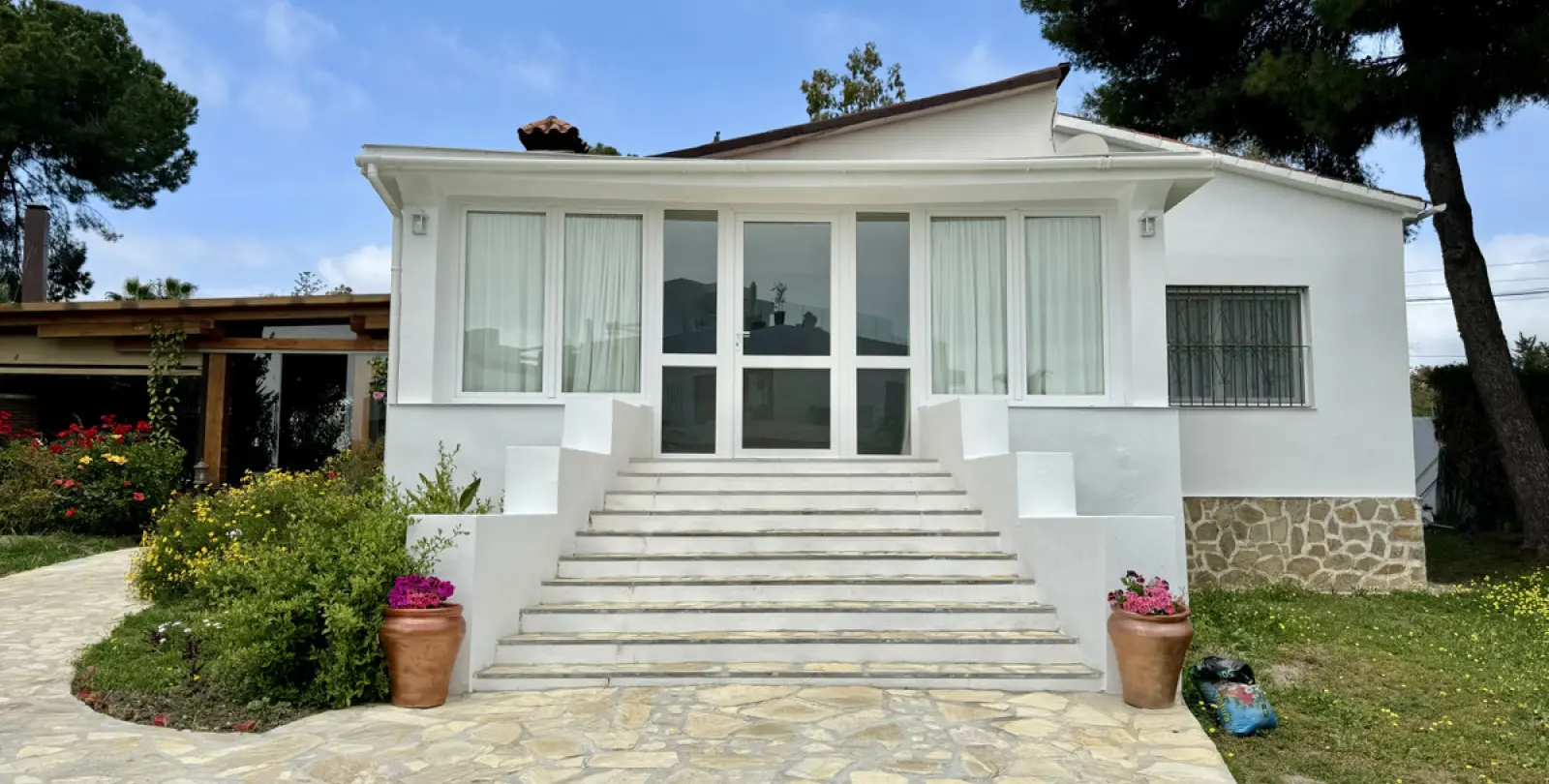 Short-term rent of detached villa in The Golden Mile 1