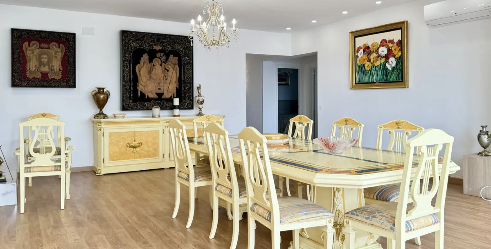 Short-term rent of detached villa in The Golden Mile 10