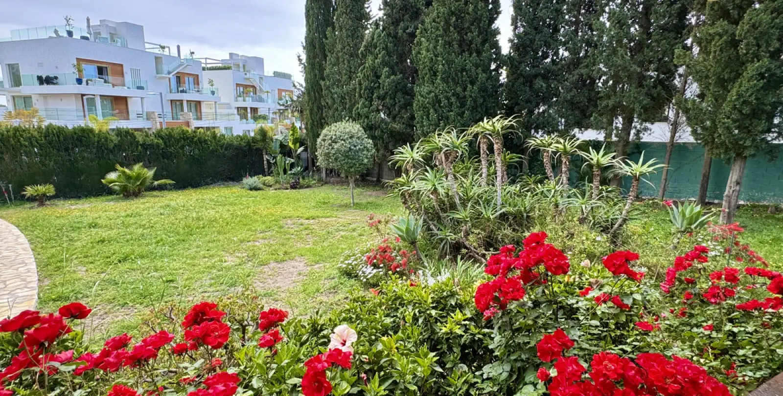 Short-term rent of detached villa in The Golden Mile 22