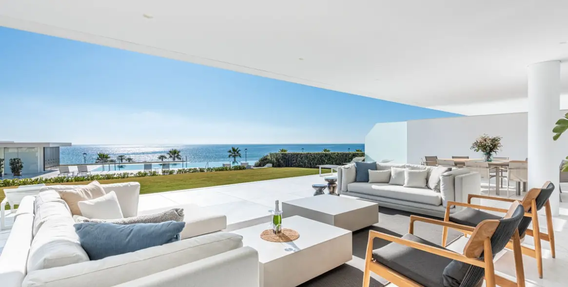 Short-term rent of ground floor apartment in New Golden Mile 1