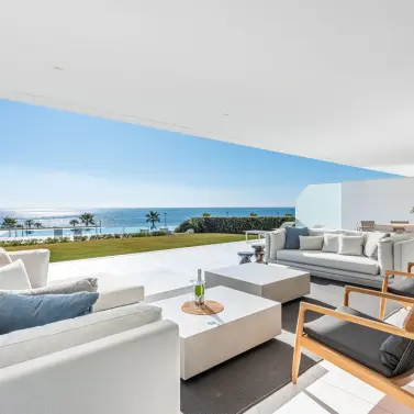 Short-term rent of ground floor apartment in New Golden Mile