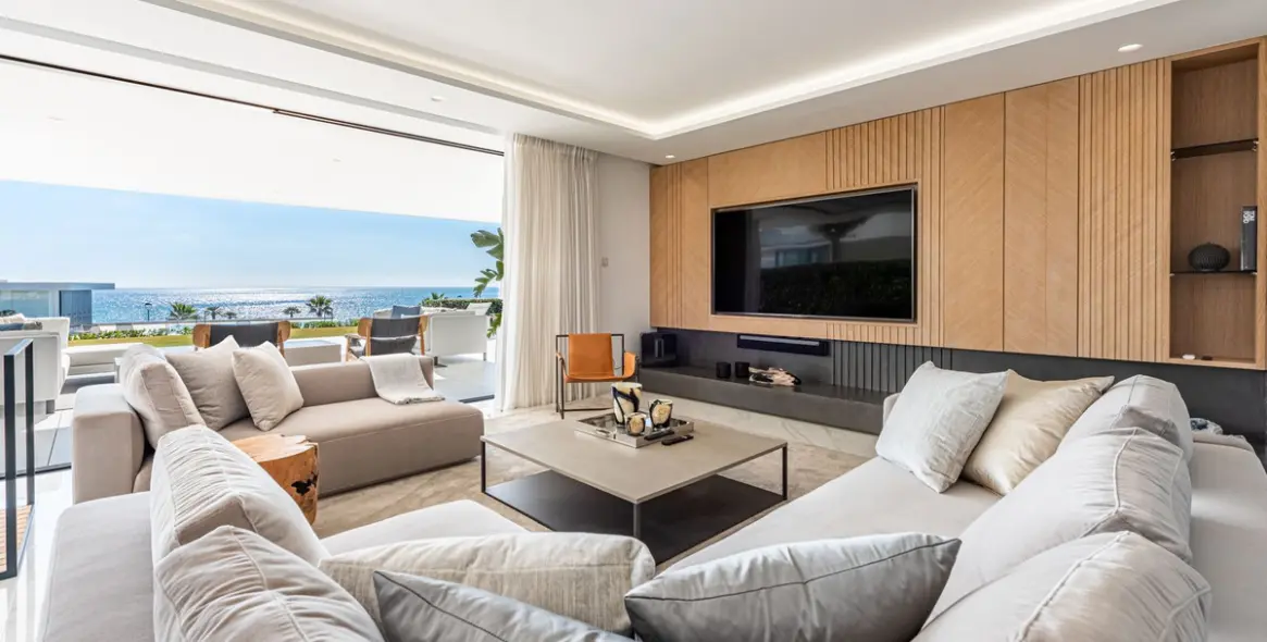 Short-term rent of ground floor apartment in New Golden Mile 2