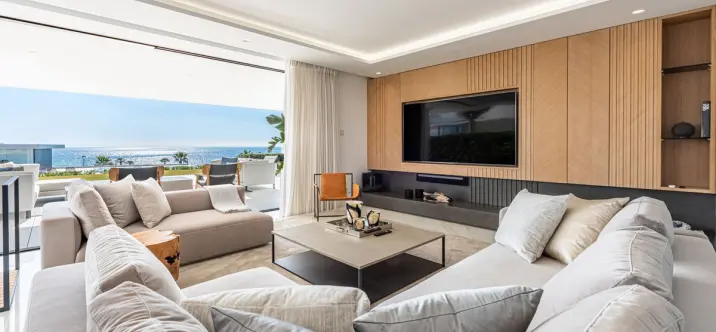 Short-term rent of ground floor apartment in New Golden Mile 1