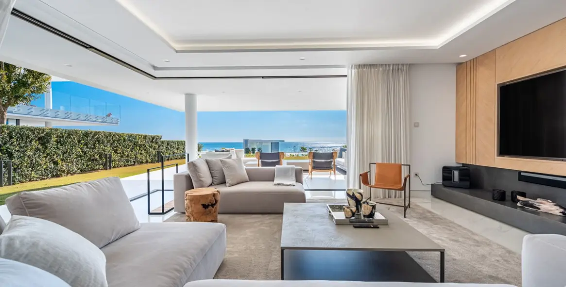 Short-term rent of ground floor apartment in New Golden Mile 3