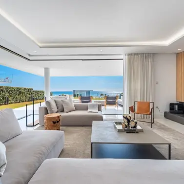 Short-term rent of ground floor apartment in New Golden Mile
