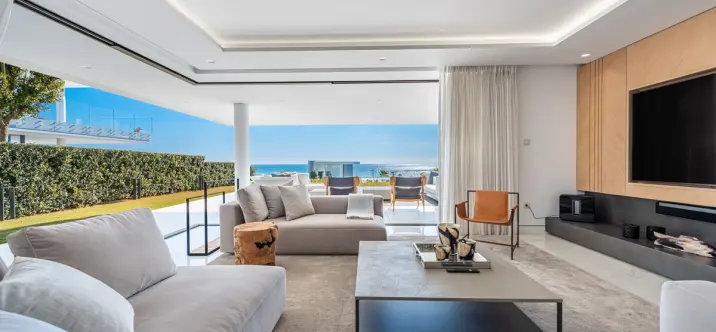 Short-term rent of ground floor apartment in New Golden Mile 2