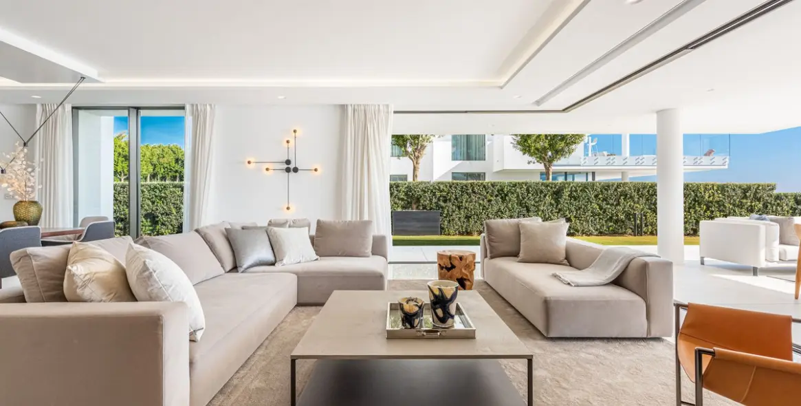 Short-term rent of ground floor apartment in New Golden Mile 4