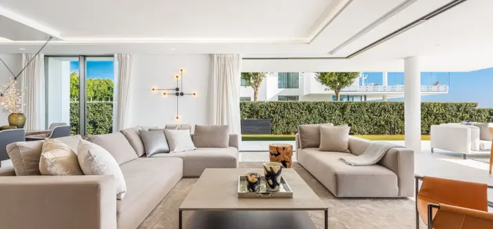 Short-term rent of ground floor apartment in New Golden Mile 3
