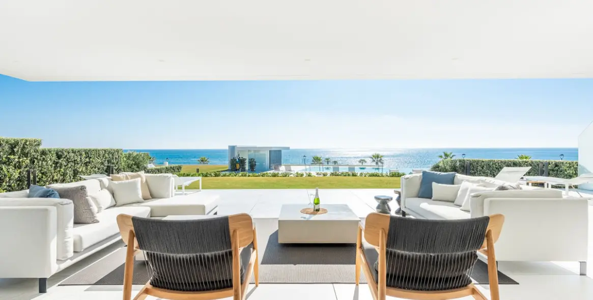 Short-term rent of ground floor apartment in New Golden Mile 8