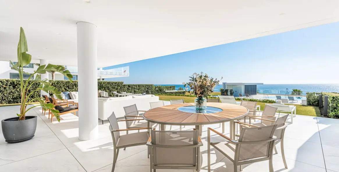 Short-term rent of ground floor apartment in New Golden Mile 9