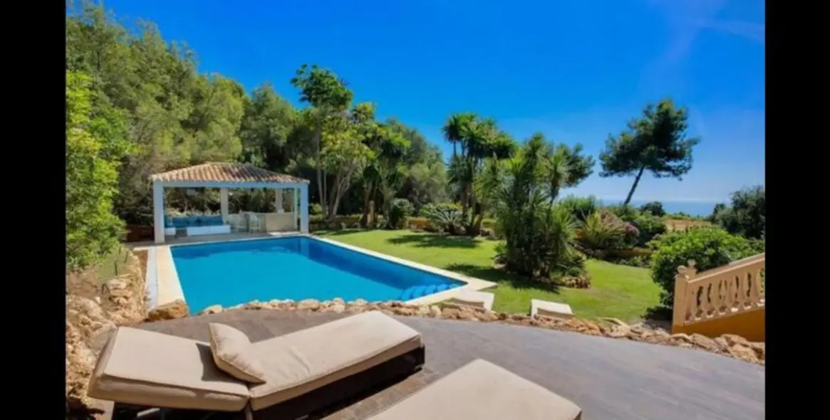 Long-term rent of detached villa in The Golden Mile 1