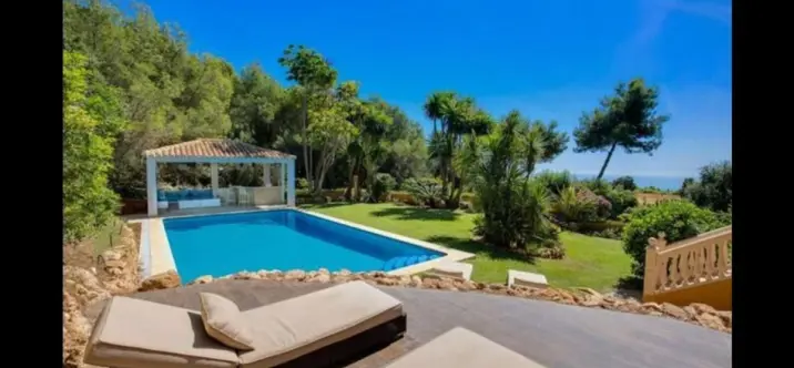 Long-term rent of detached villa in The Golden Mile 0
