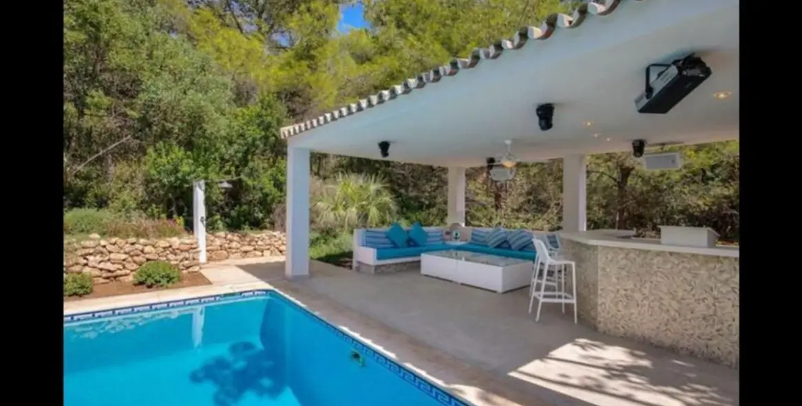 Long-term rent of detached villa in The Golden Mile 2