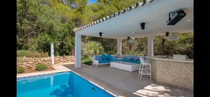 Long-term rent of detached villa in The Golden Mile 1