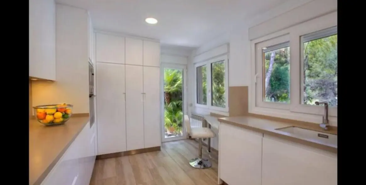 Long-term rent of detached villa in The Golden Mile 3