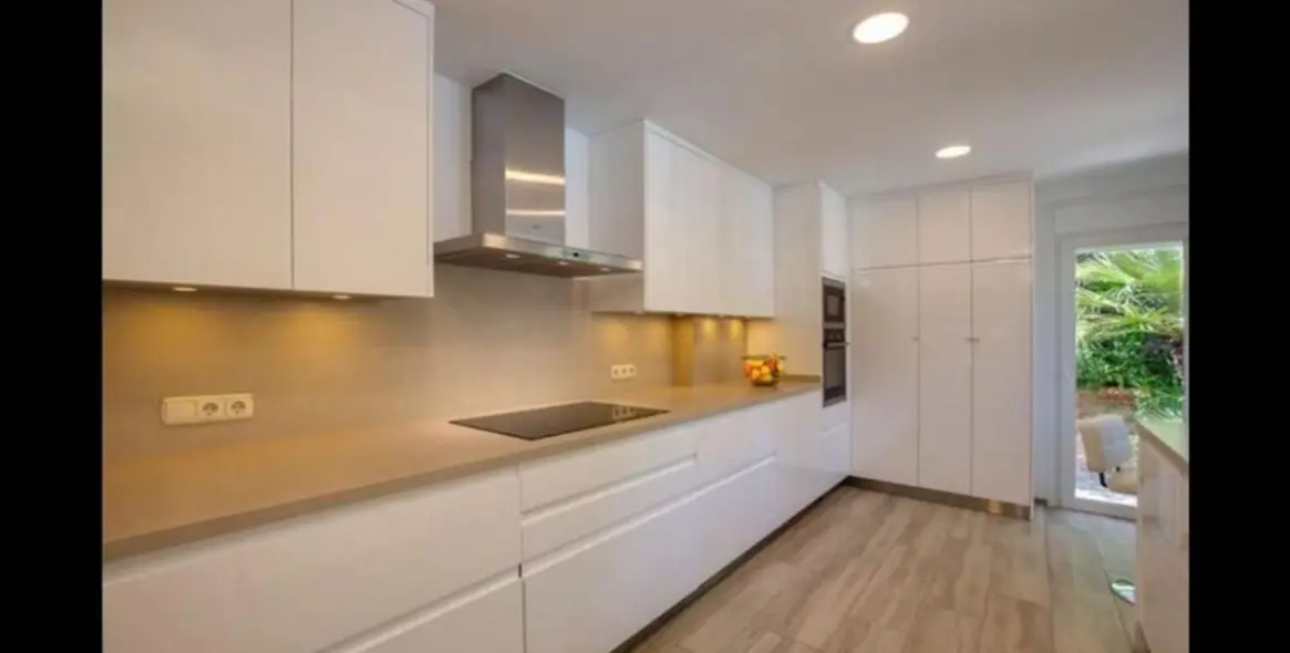 Long-term rent of detached villa in The Golden Mile 4