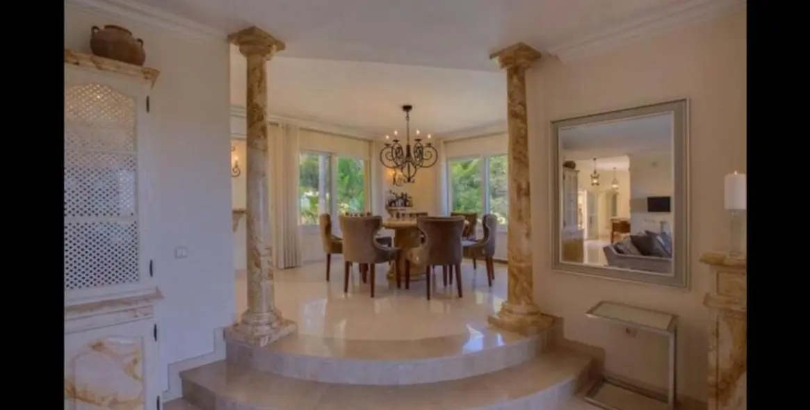 Long-term rent of detached villa in The Golden Mile 5