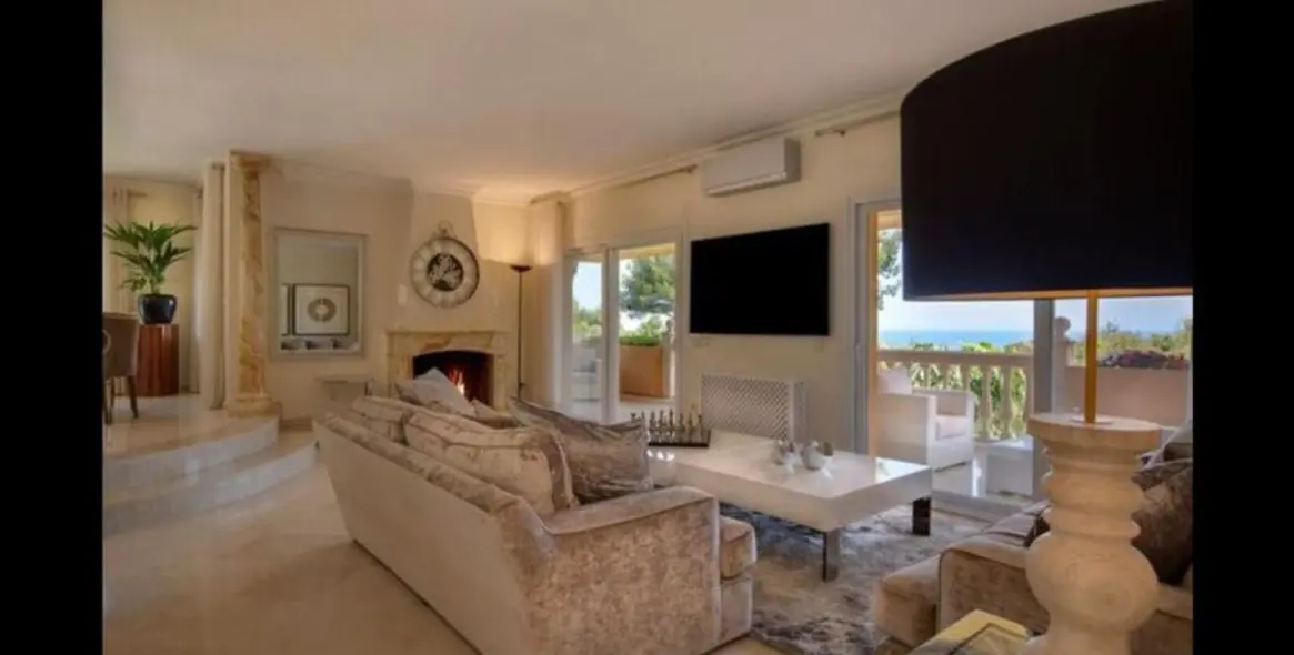 Long-term rent of detached villa in The Golden Mile 6