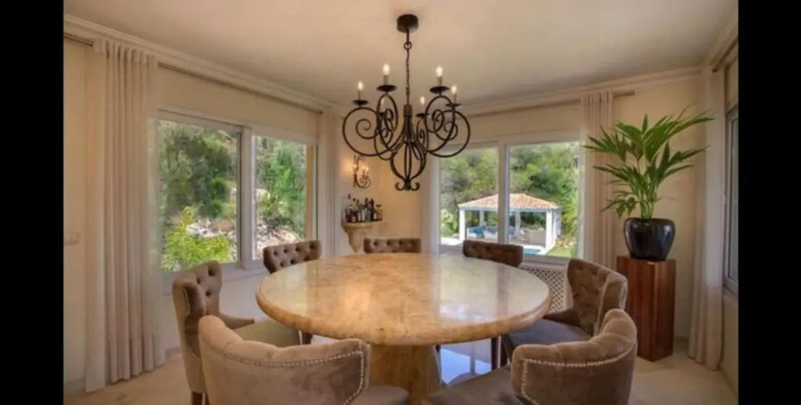 Long-term rent of detached villa in The Golden Mile 7