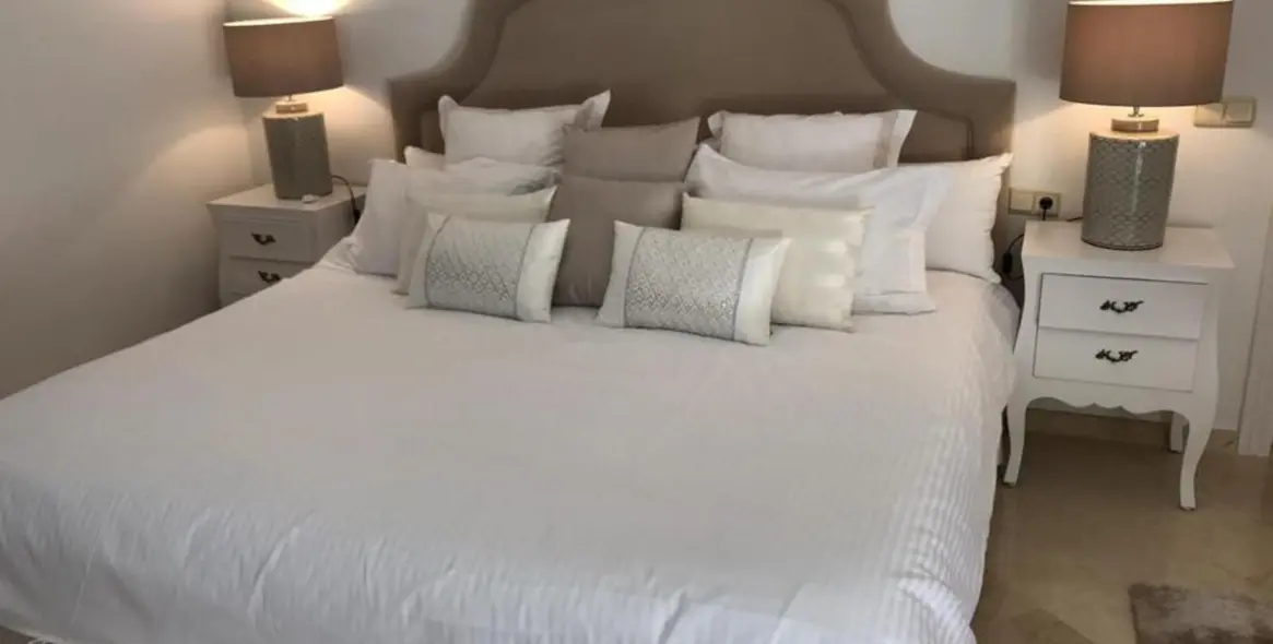 Long-term rent of detached villa in The Golden Mile 8