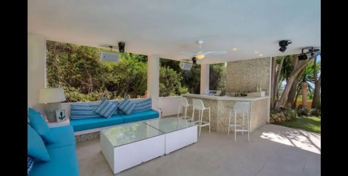 Long-term rent of detached villa in The Golden Mile 11