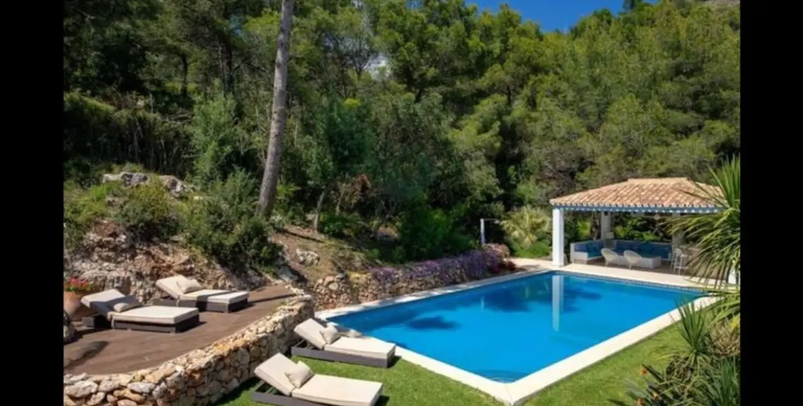 Long-term rent of detached villa in The Golden Mile 12