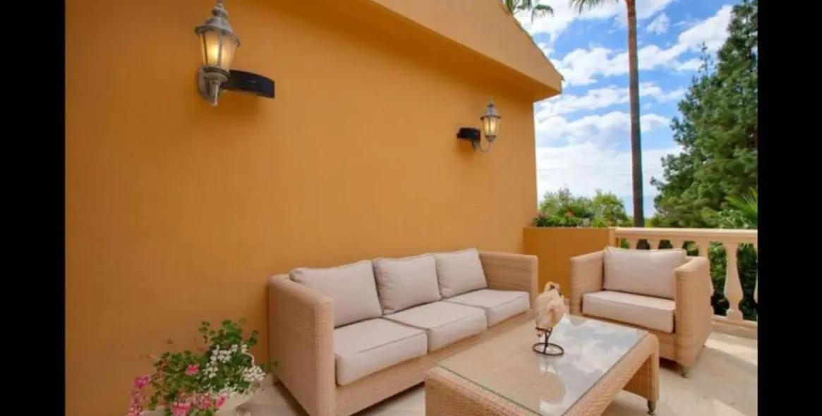 Long-term rent of detached villa in The Golden Mile 15