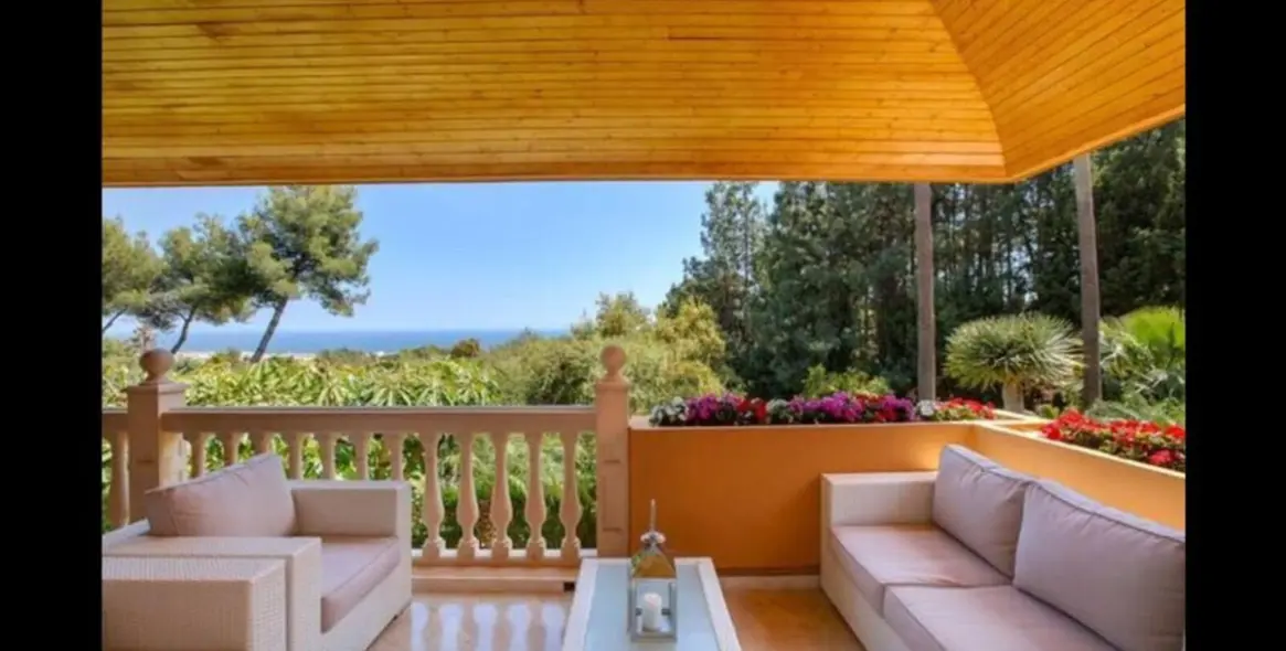 Long-term rent of detached villa in The Golden Mile 16