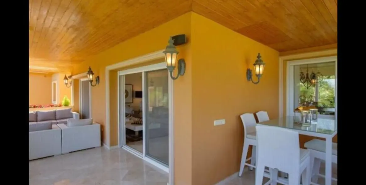 Long-term rent of detached villa in The Golden Mile 18