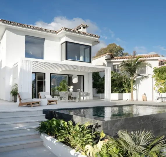 Short-term rent of detached villa in Nueva Andalucía