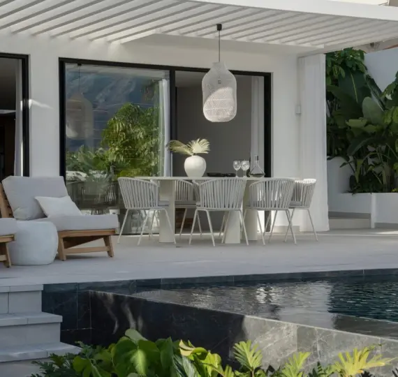 Short-term rent of detached villa in Nueva Andalucía