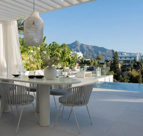 Short-term rent of detached villa in Nueva Andalucía