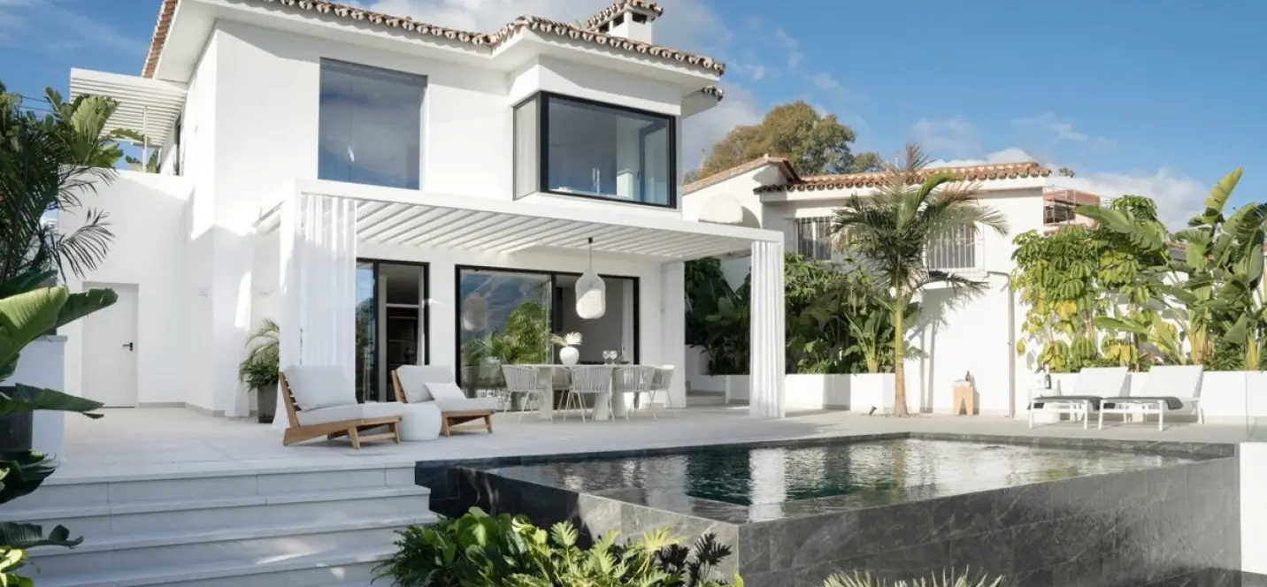 Short-term rent of detached villa in Nueva Andalucía 0