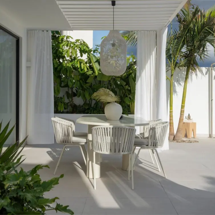 Short-term rent of detached villa in Nueva Andalucía